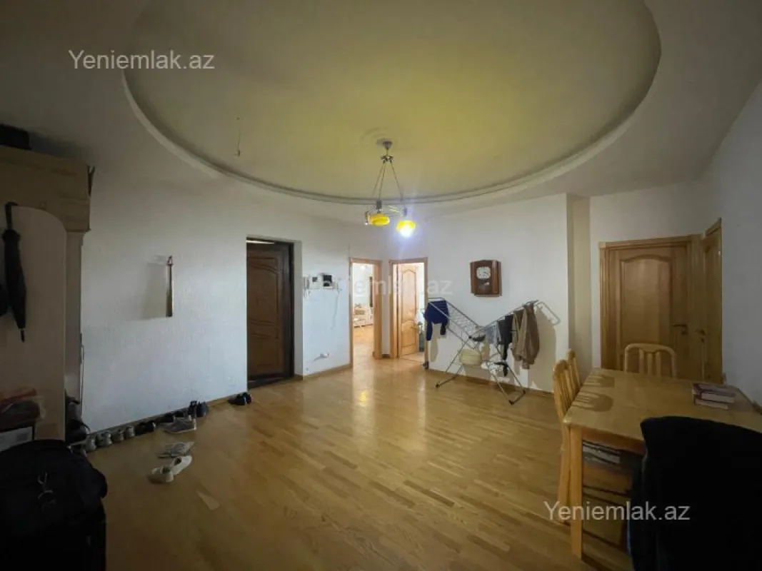 Satılır 4 otaqlı yeni tikili 180 m²