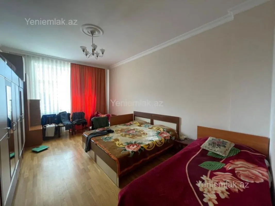 Satılır 4 otaqlı yeni tikili 180 m²