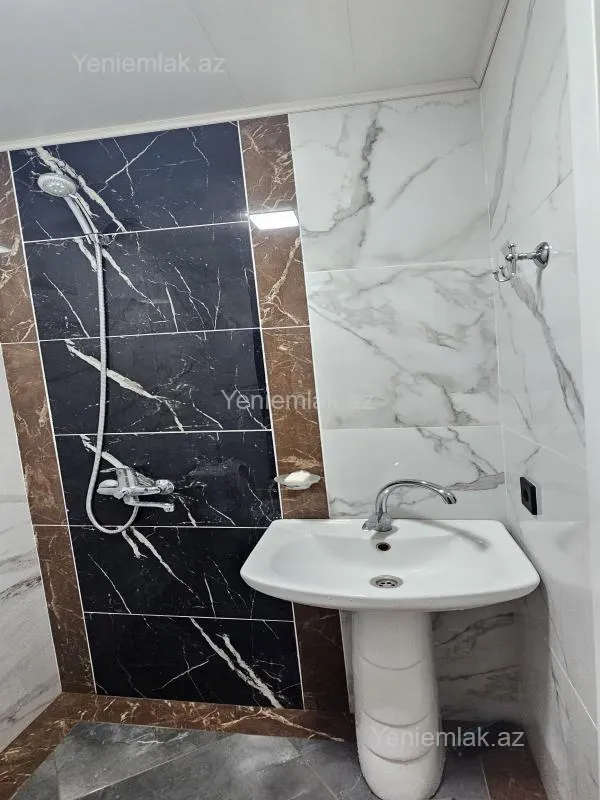 Satılır 2 otaqlı köhnə tikili 60 m²