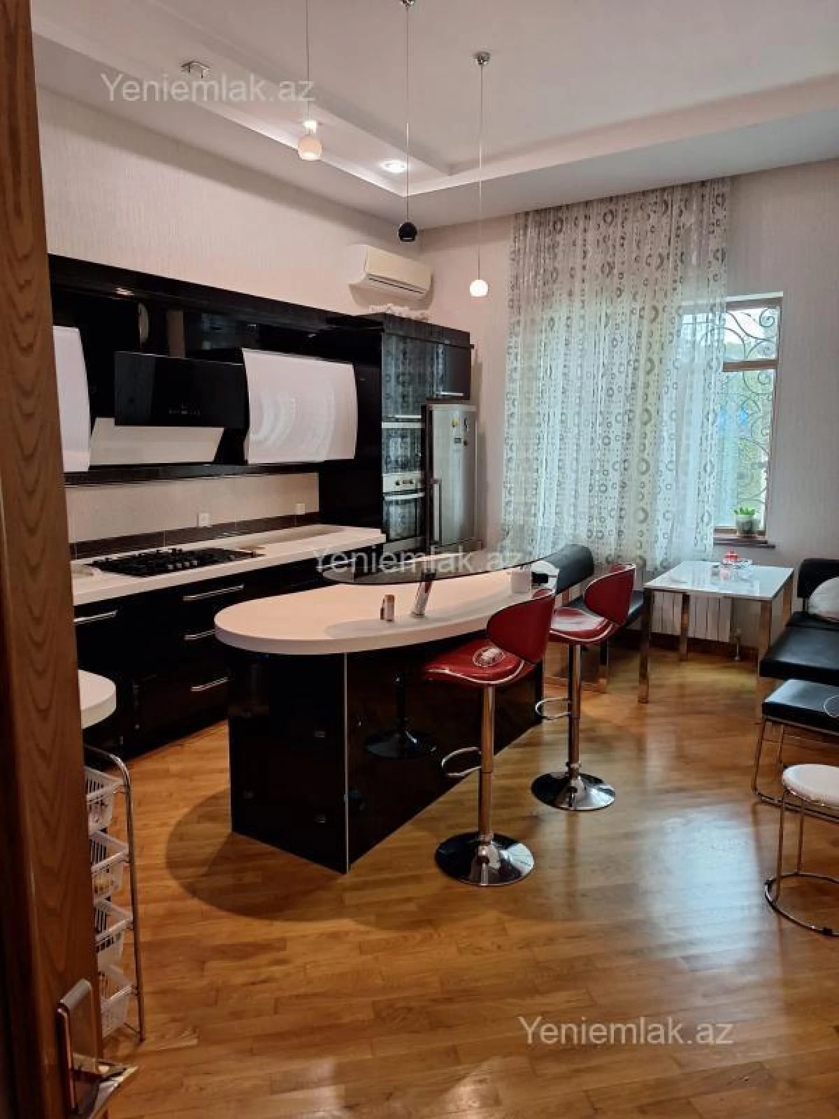 Satılır 6 otaqlı həyət evi 400 m²