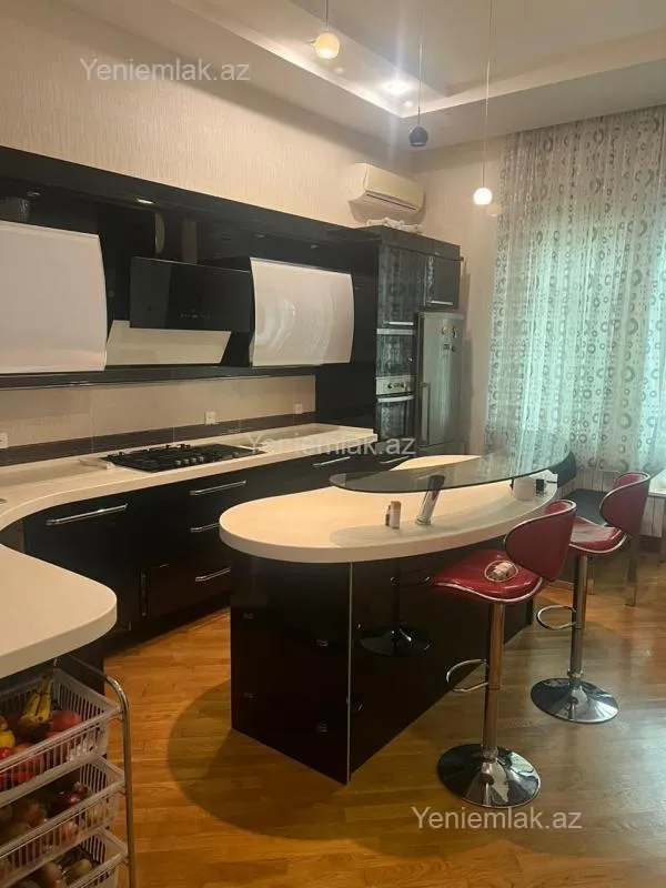 Satılır 6 otaqlı həyət evi 400 m²