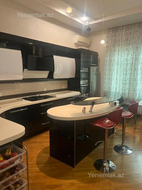Satılır 6 otaqlı həyət evi 400 m²