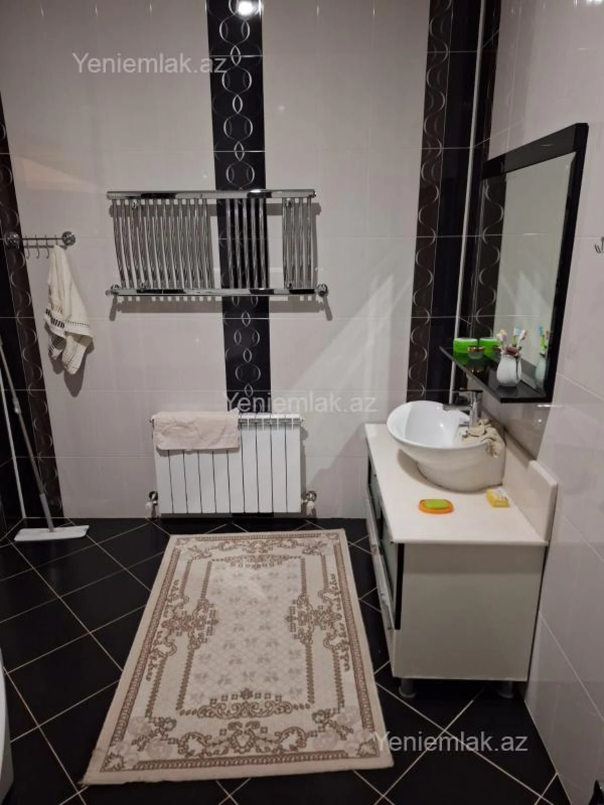 Satılır 6 otaqlı həyət evi 400 m²