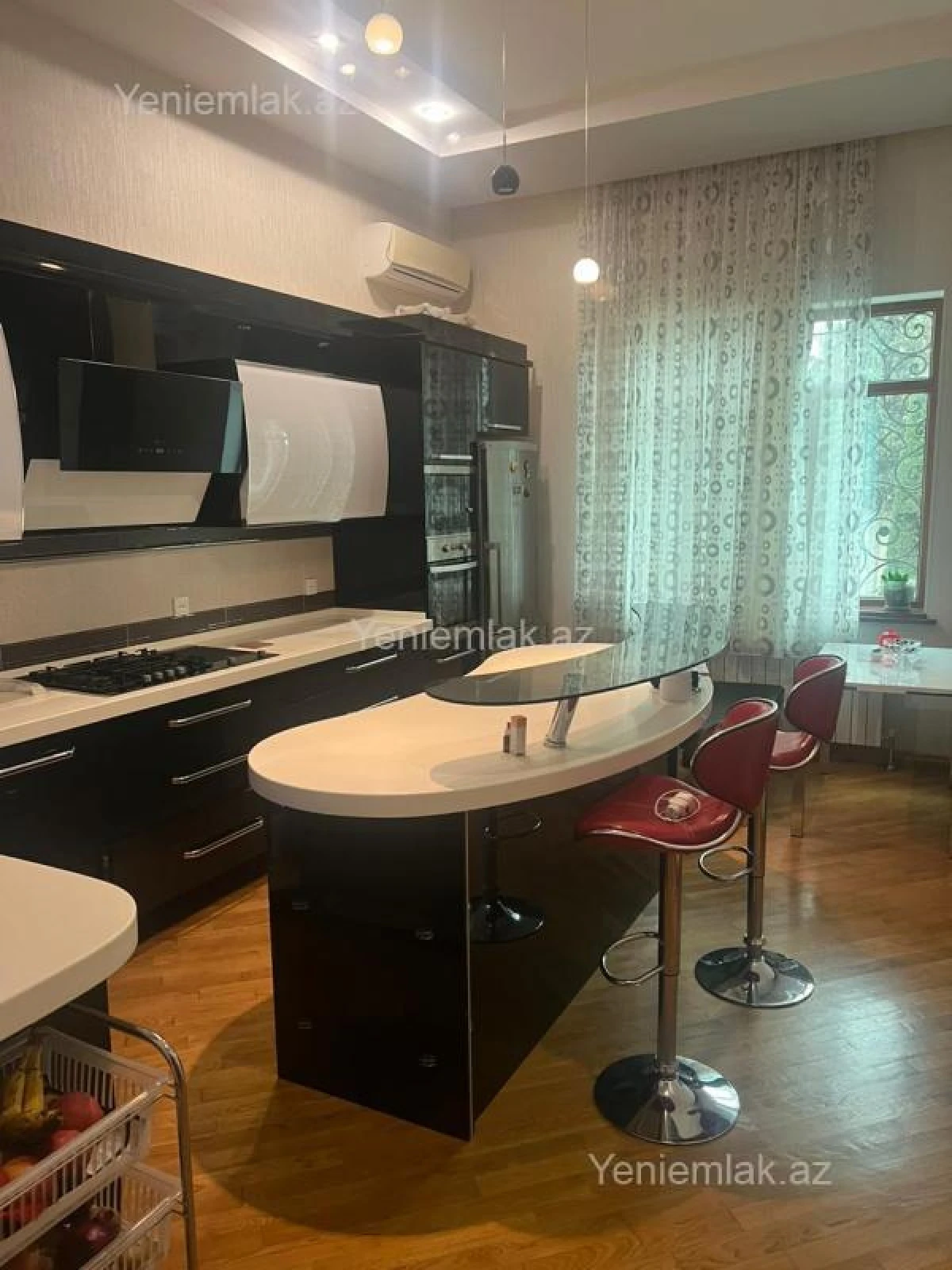 Satılır 6 otaqlı həyət evi 400 m²