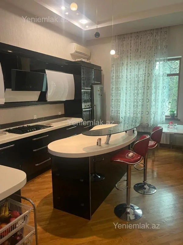 Satılır 6 otaqlı həyət evi 400 m²