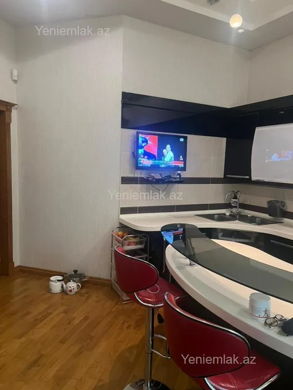 Satılır 6 otaqlı həyət evi 400 m²