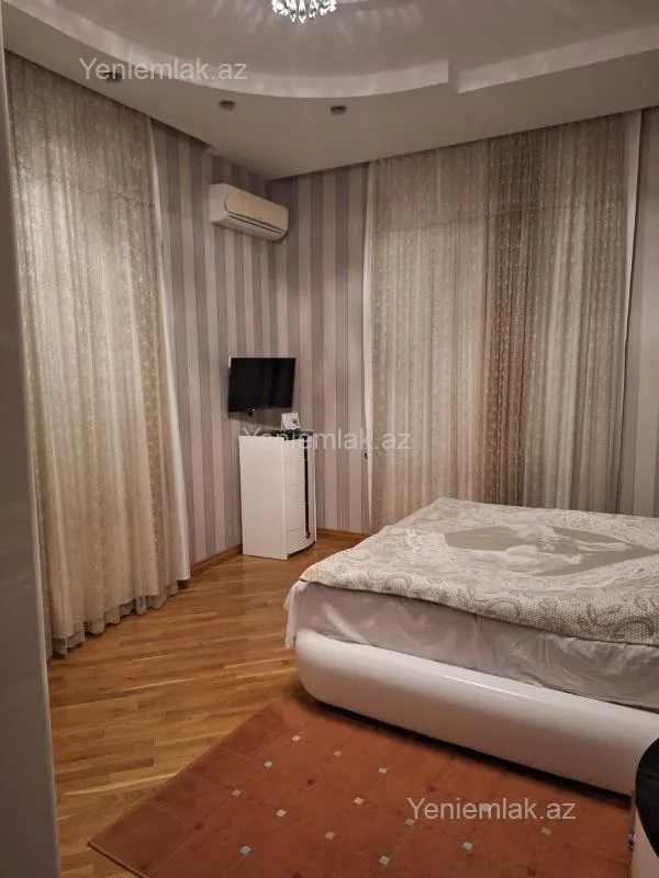 Satılır 6 otaqlı həyət evi 400 m²