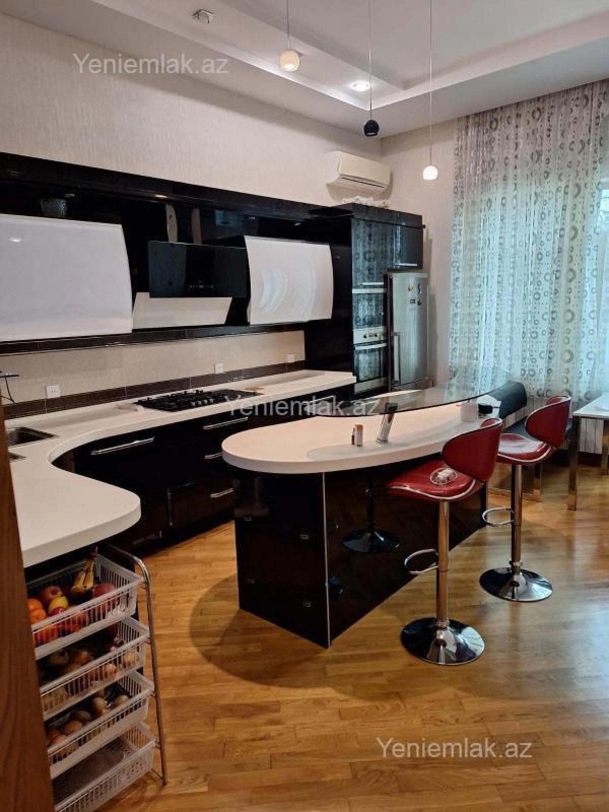 Satılır 6 otaqlı həyət evi 400 m²