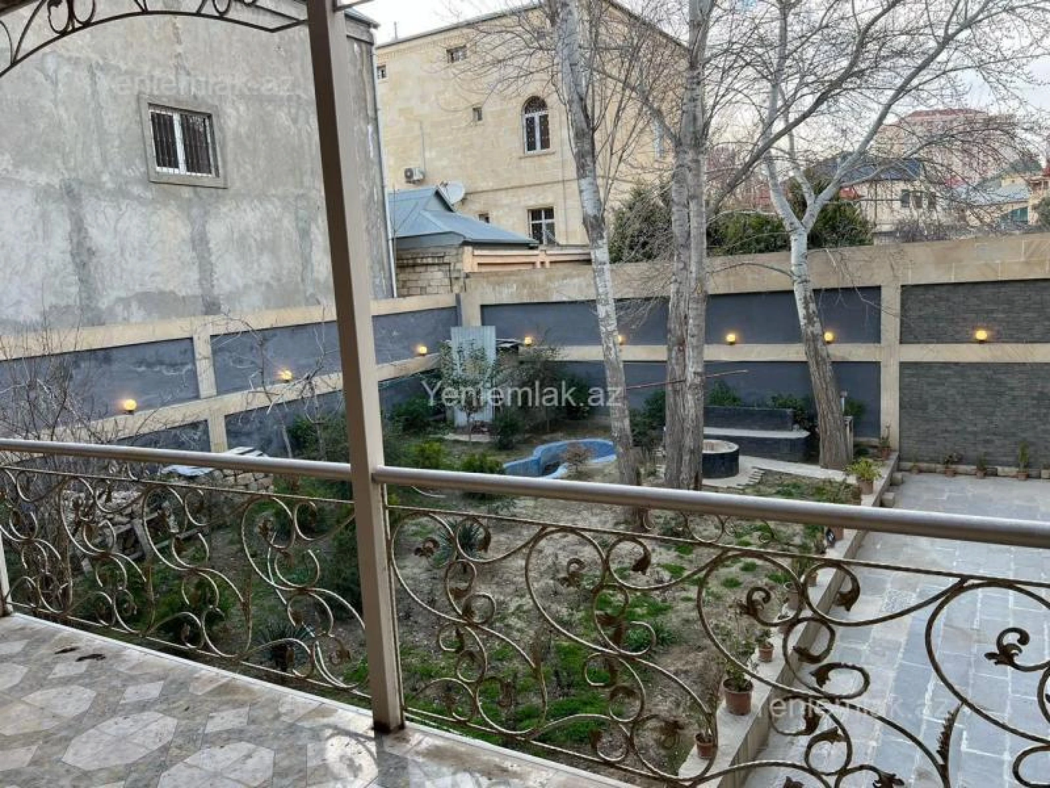 Satılır 16 otaqlı həyət evi 800 m²