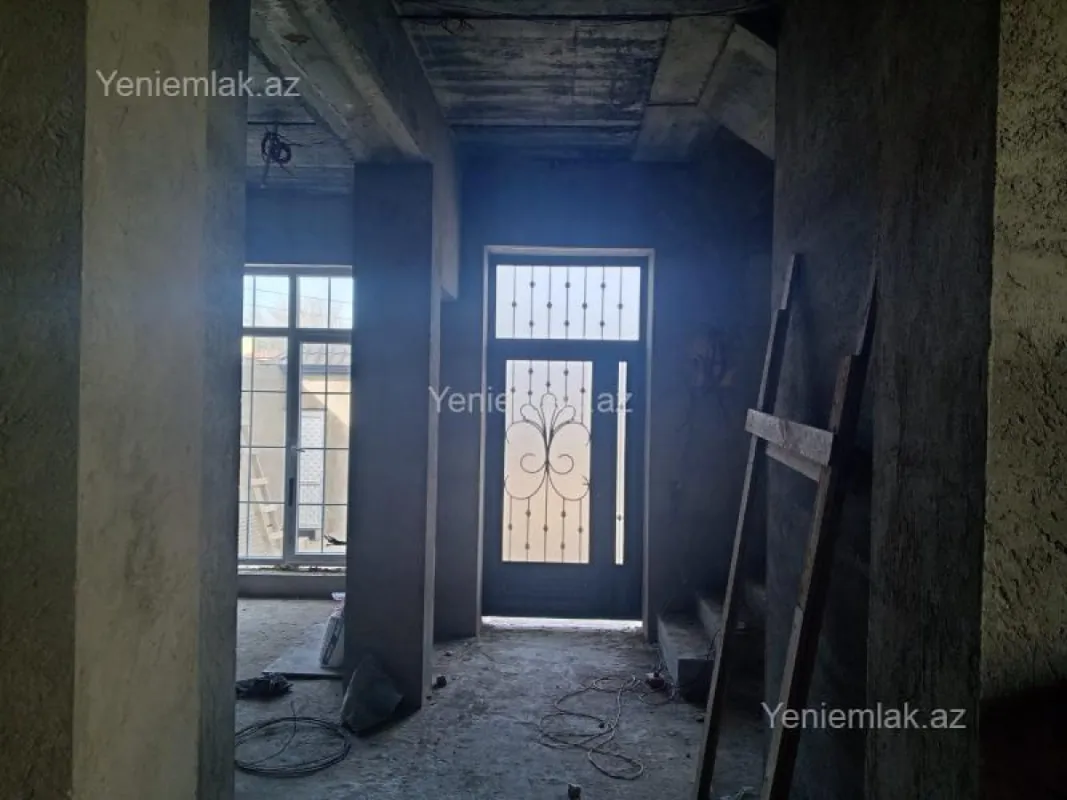 Satılır 5 otaqlı həyət evi 200 m²
