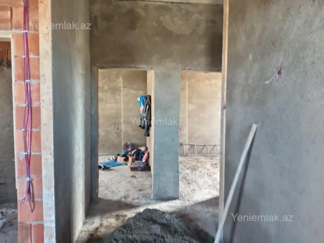 Satılır 5 otaqlı həyət evi 200 m²