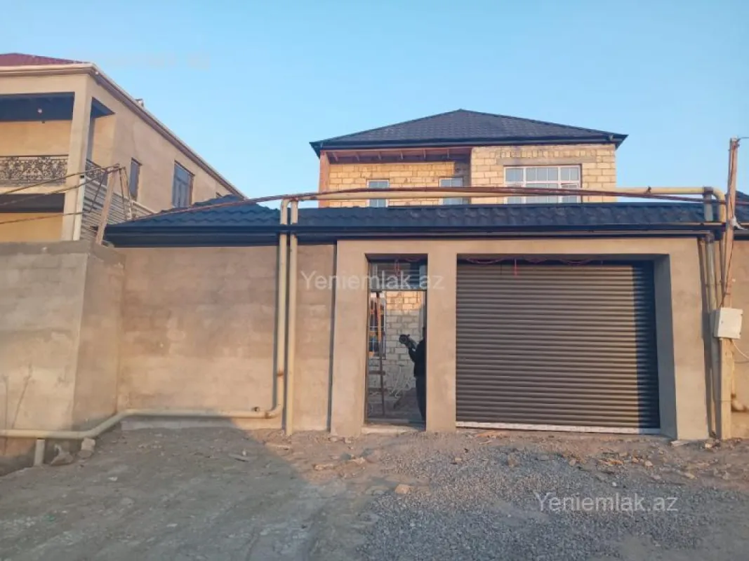 Satılır 5 otaqlı həyət evi 200 m²