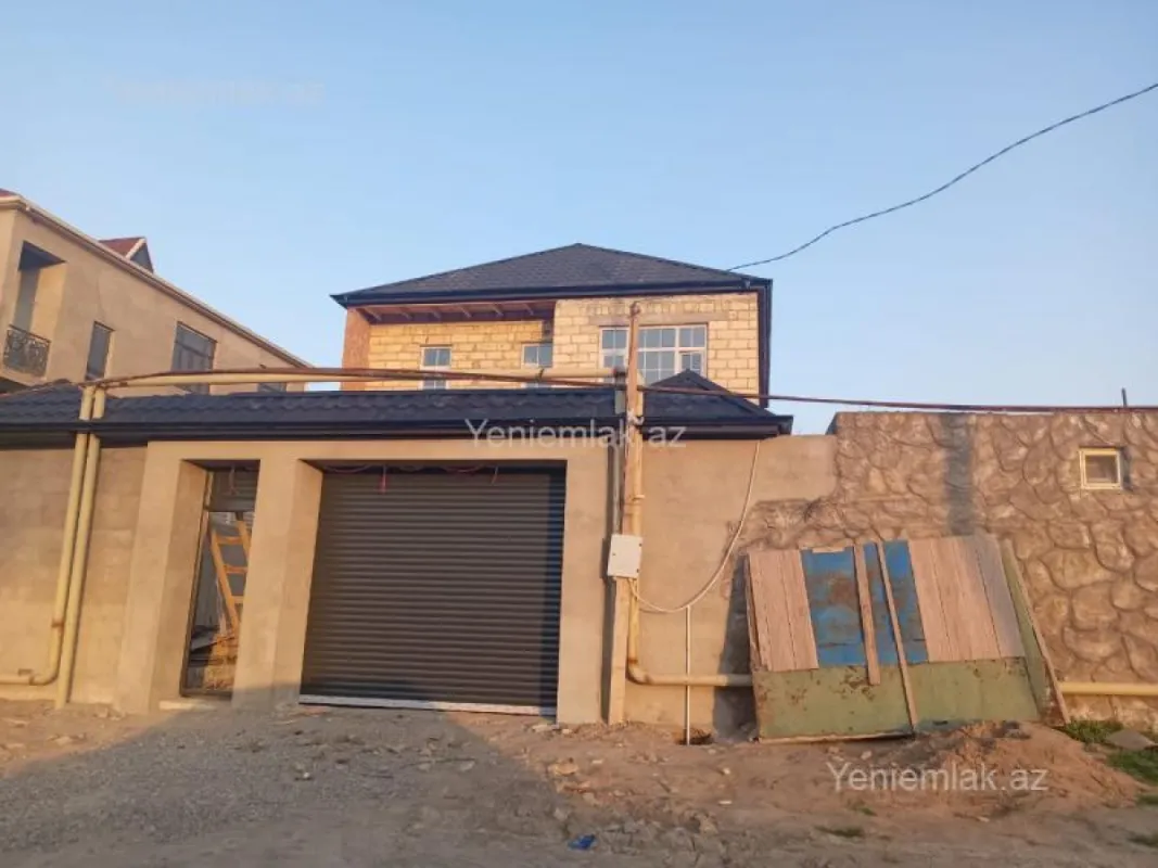 Satılır 5 otaqlı həyət evi 200 m²