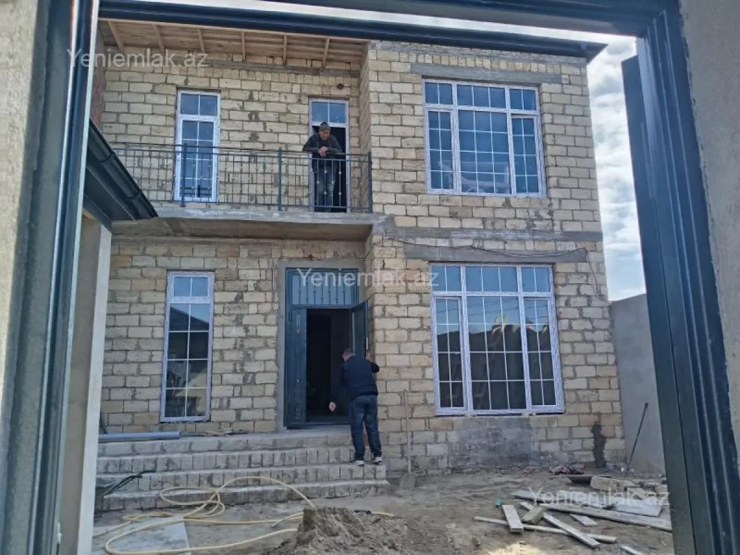 Satılır 5 otaqlı həyət evi 200 m²