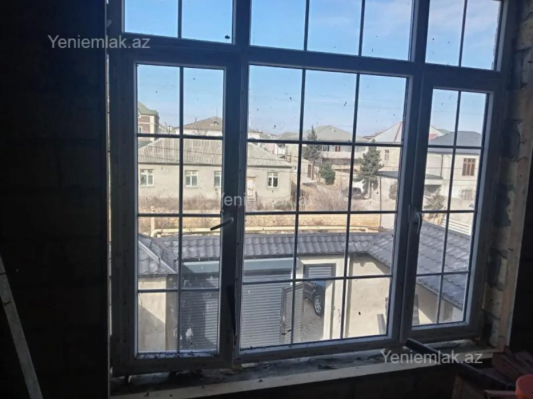 Satılır 5 otaqlı həyət evi 200 m²