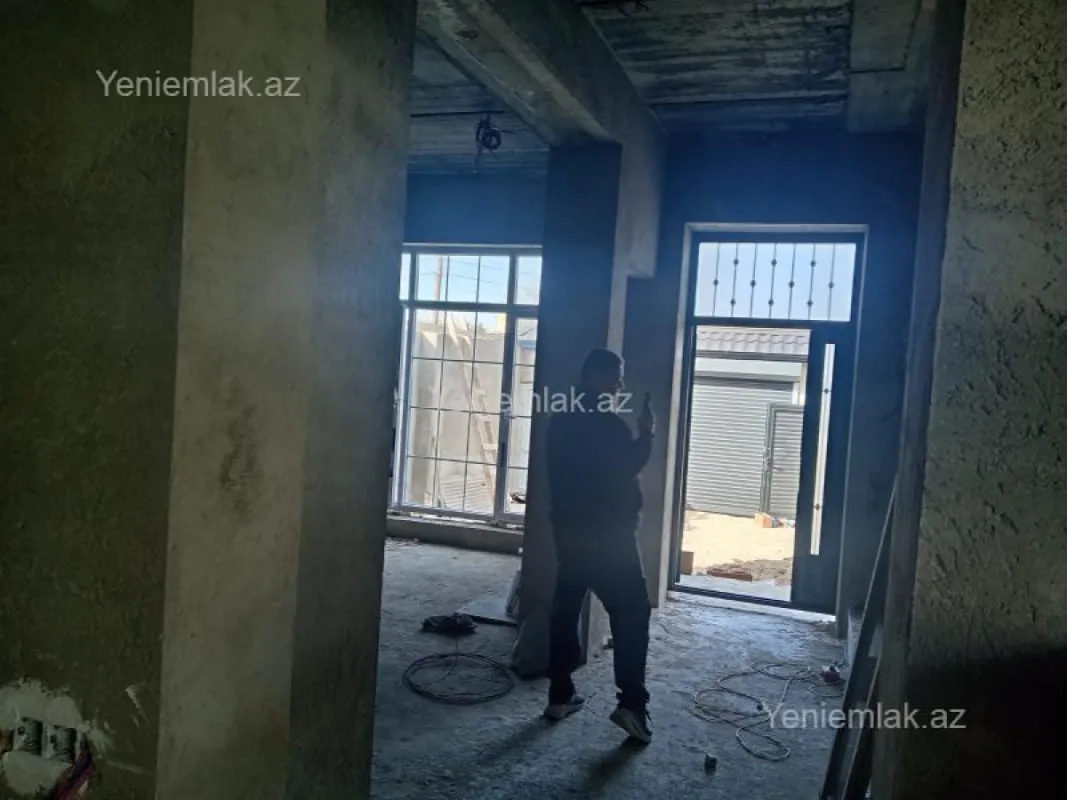 Satılır 5 otaqlı həyət evi 200 m²