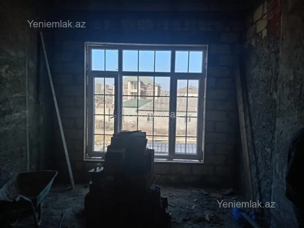 Satılır 5 otaqlı həyət evi 200 m²