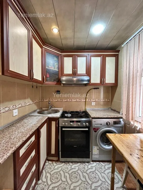 Satılır 2 otaqlı köhnə tikili 55 m²