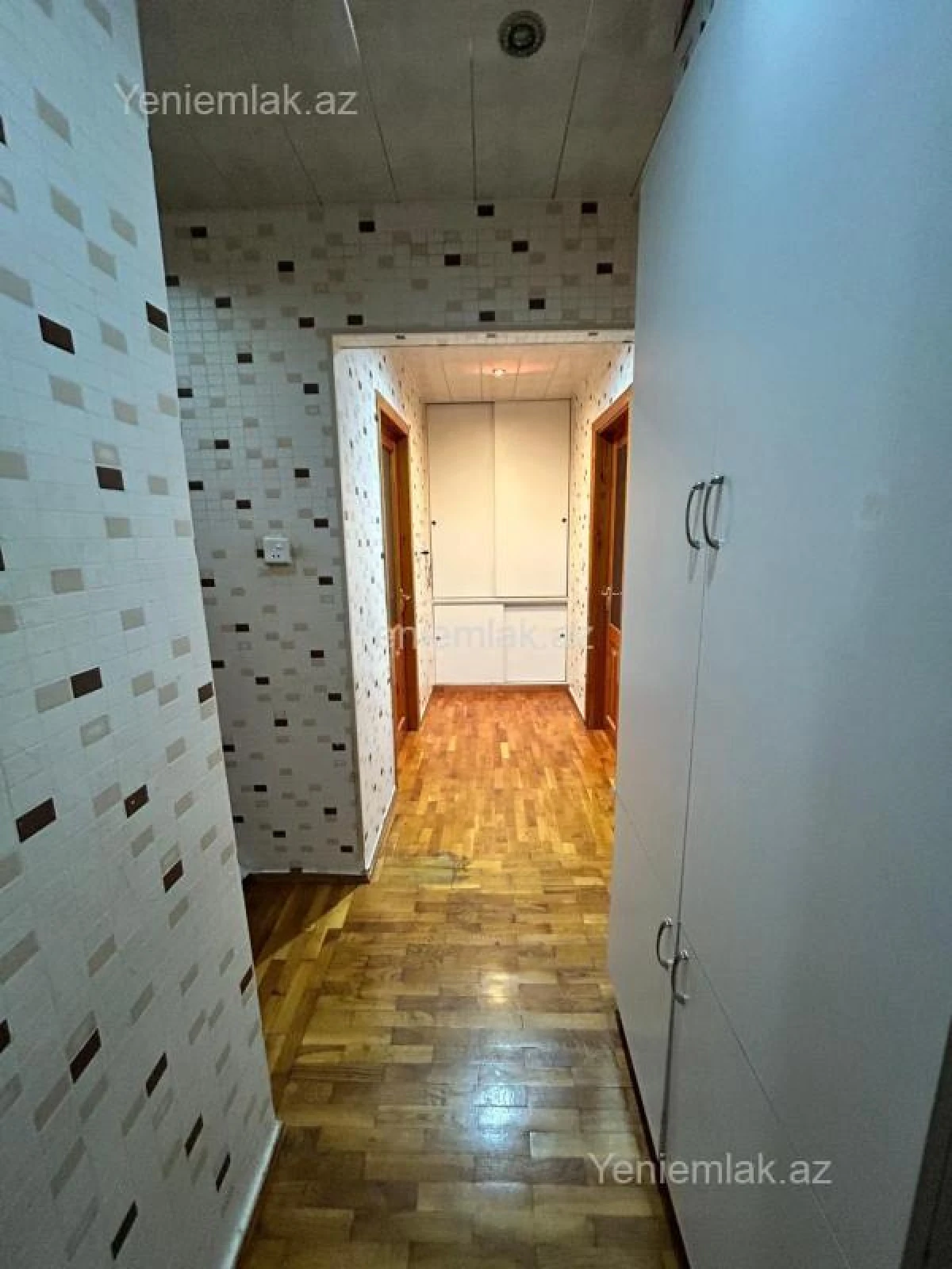 Satılır 2 otaqlı köhnə tikili 55 m²