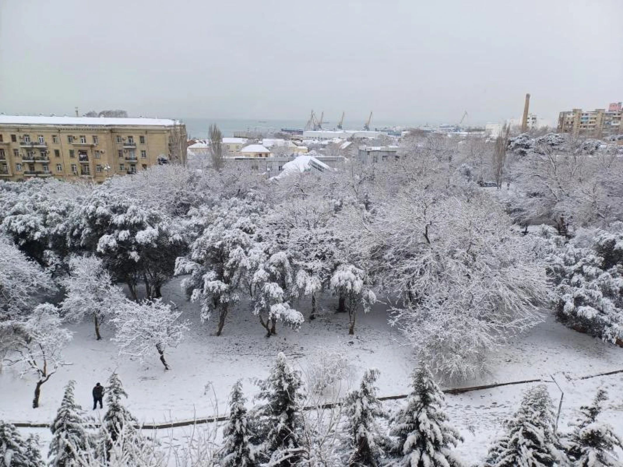 Satılır 2 otaqlı köhnə tikili 60 m²