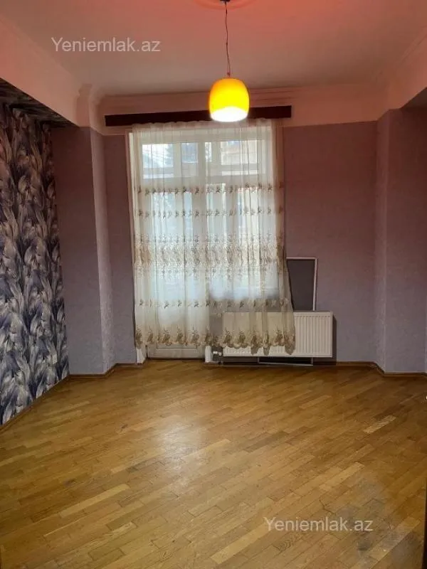 Satılır 3 otaqlı yeni tikili 130 m²