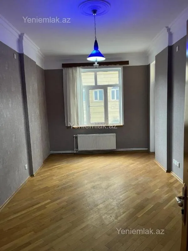 Satılır 3 otaqlı yeni tikili 130 m²