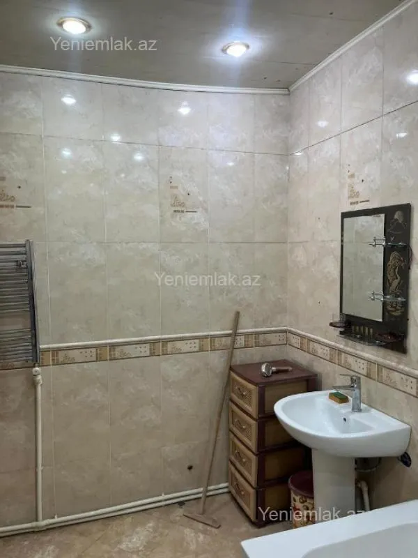Satılır 3 otaqlı yeni tikili 130 m²