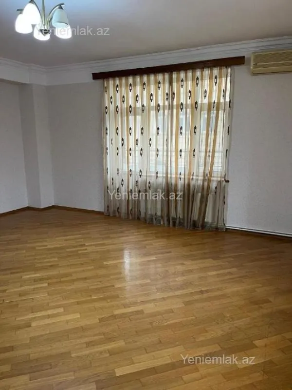 Satılır 3 otaqlı yeni tikili 130 m²