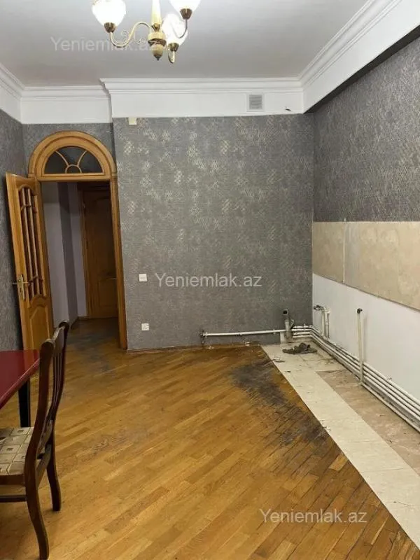 Satılır 3 otaqlı yeni tikili 130 m²