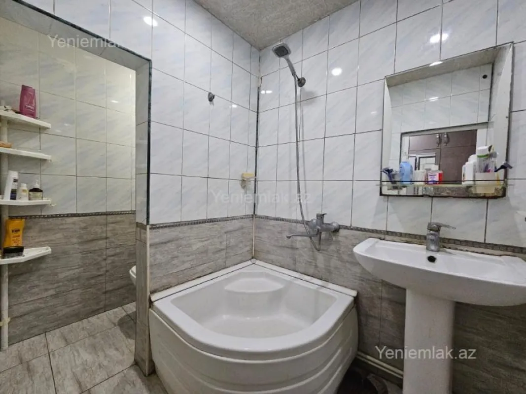 Satılır 2 otaqlı köhnə tikili 65 m²