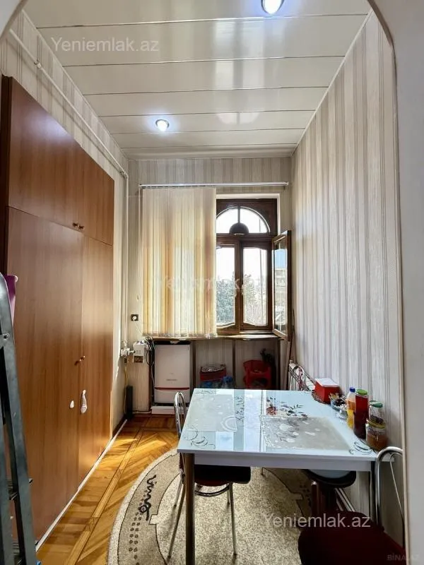 Satılır 3 otaqlı köhnə tikili 95 m²