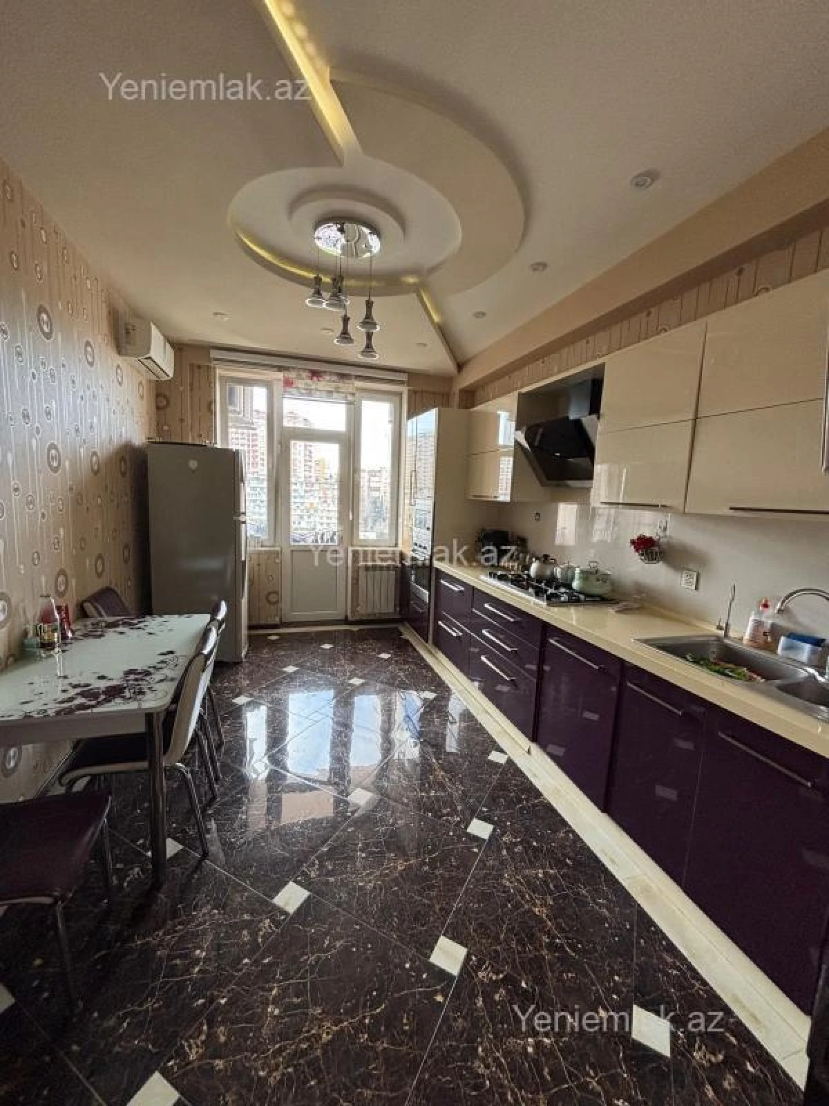 Satılır 3 otaqlı yeni tikili 135 m²