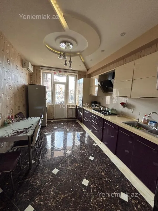 Satılır 3 otaqlı yeni tikili 135 m²