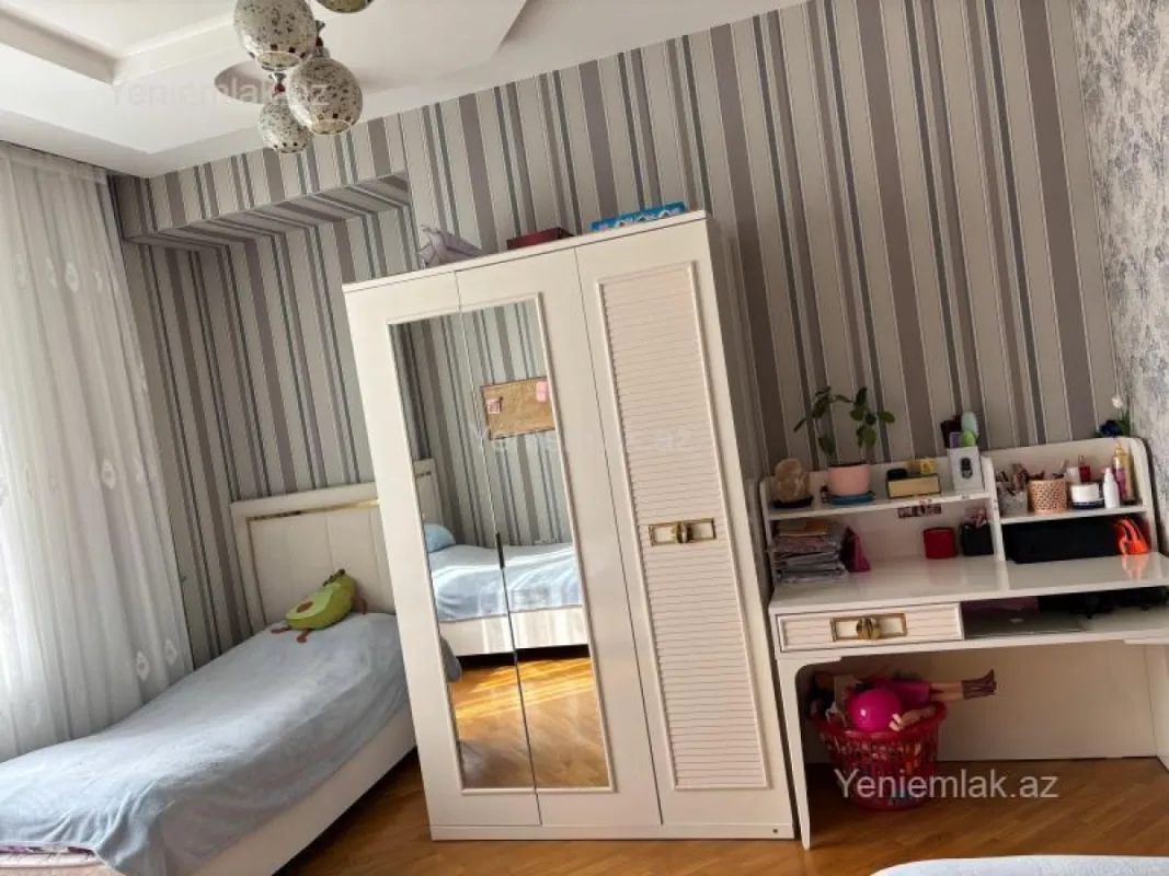 Satılır 3 otaqlı yeni tikili 135 m²