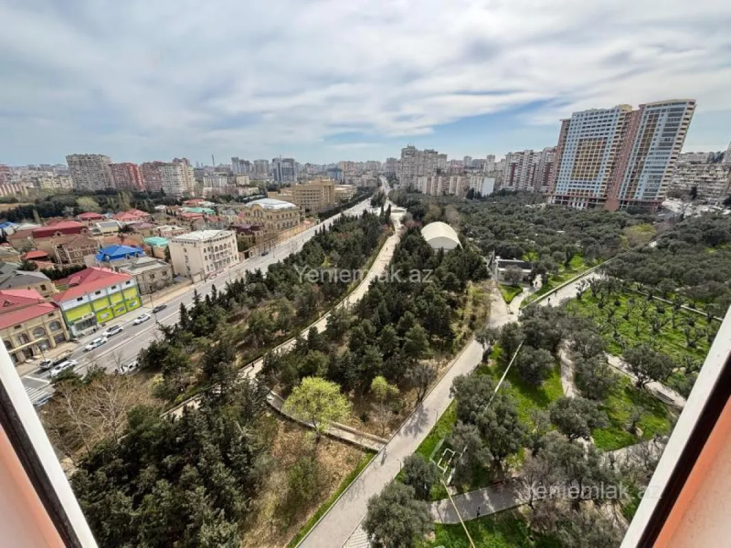 Satılır 3 otaqlı yeni tikili 135 m²