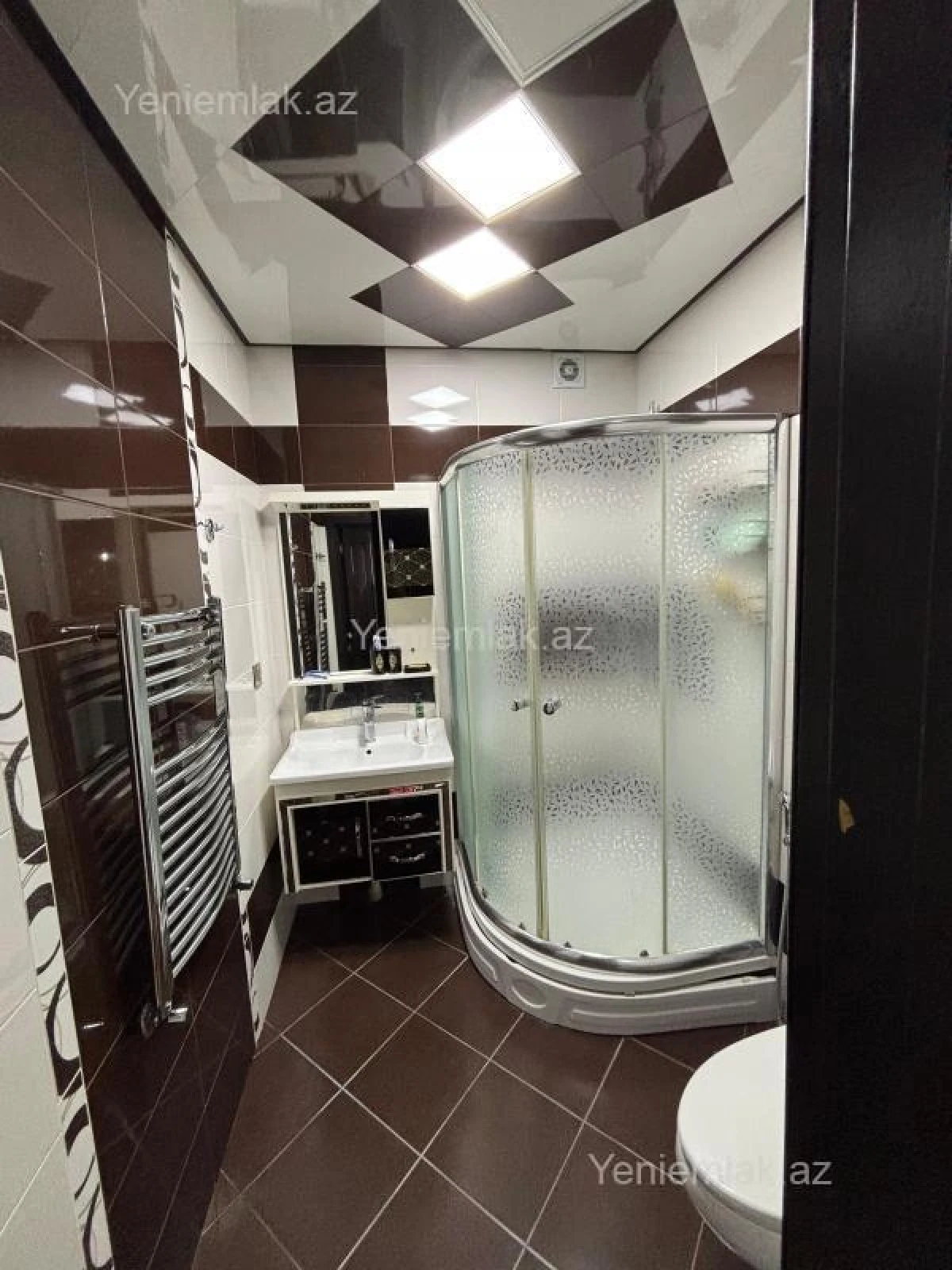 Satılır 3 otaqlı yeni tikili 135 m²