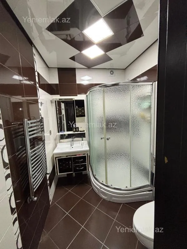 Satılır 3 otaqlı yeni tikili 135 m²