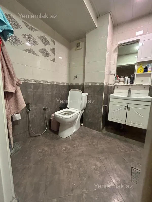 Satılır 3 otaqlı köhnə tikili 75 m²