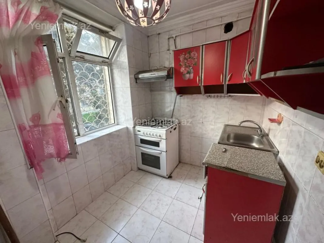 Satılır 3 otaqlı köhnə tikili 75 m²