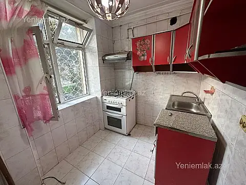 Satılır 3 otaqlı köhnə tikili 75 m²