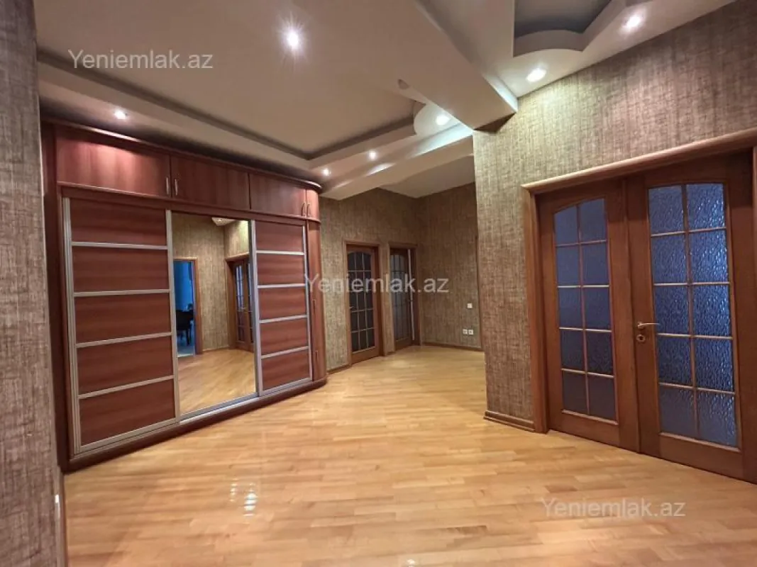 Satılır 4 otaqlı yeni tikili 175 m²