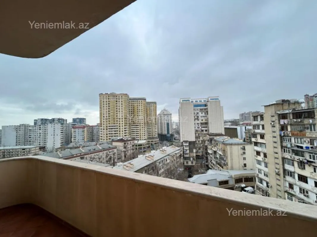 Satılır 4 otaqlı yeni tikili 175 m²