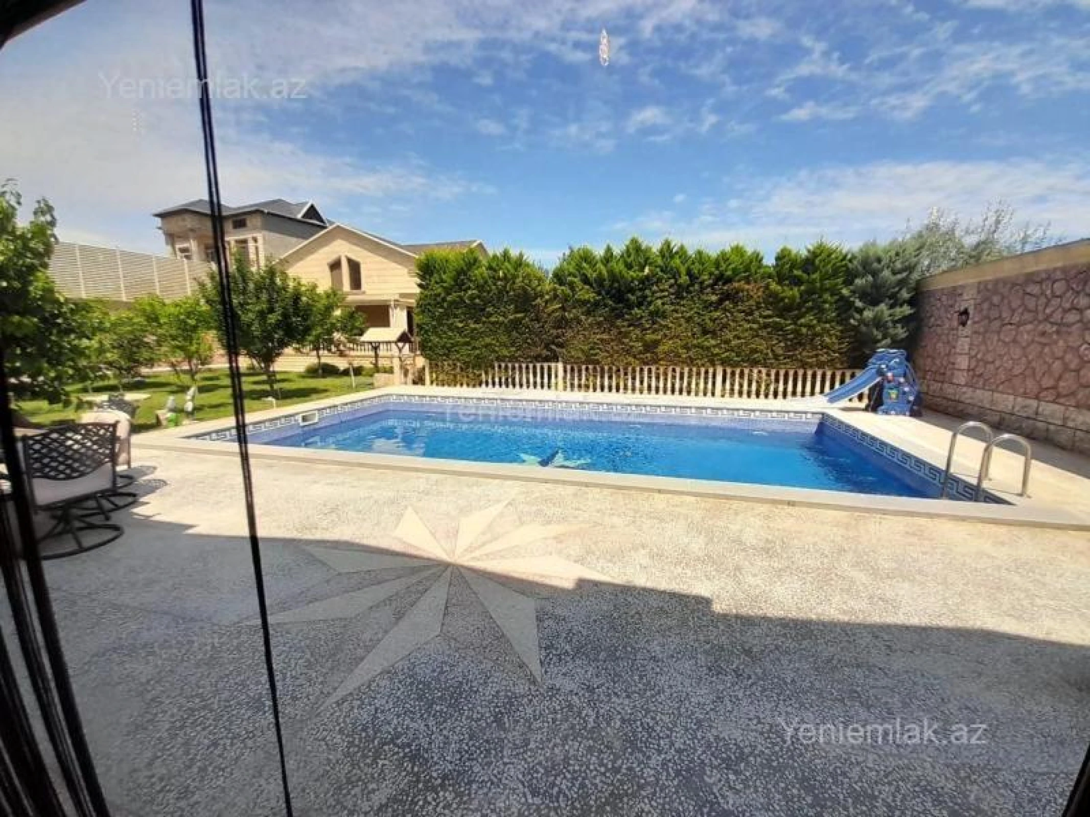 Satılır 6 otaqlı həyət evi 400 m²