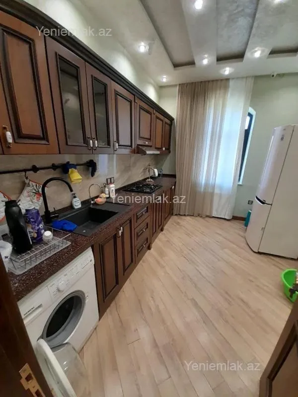 Satılır 6 otaqlı həyət evi 400 m²