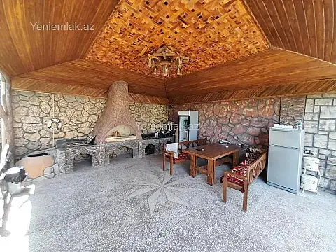 Satılır 6 otaqlı həyət evi 400 m²