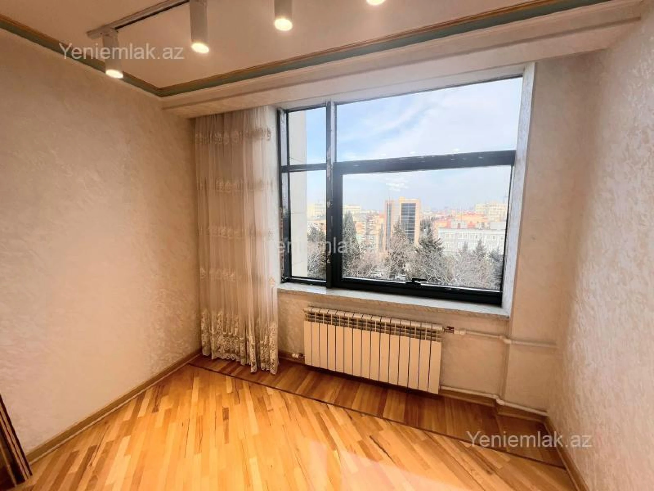 Satılır 2 otaqlı köhnə tikili 70 m²
