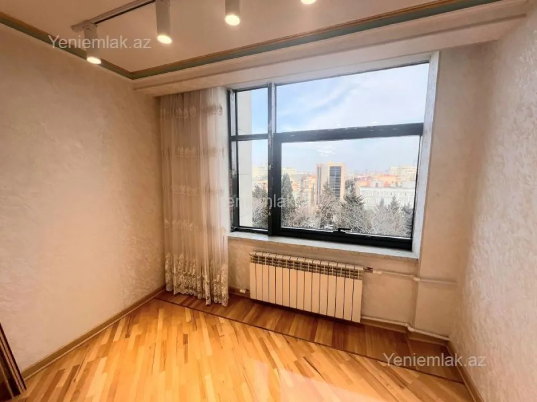 Satılır 2 otaqlı köhnə tikili 70 m²