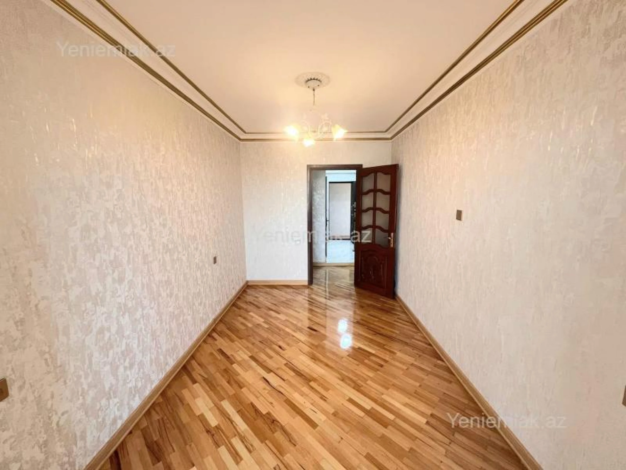 Satılır 2 otaqlı köhnə tikili 70 m²