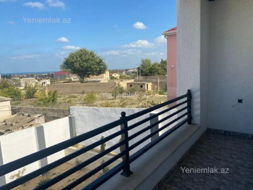Satılır 5 otaqlı həyət evi 190 m²