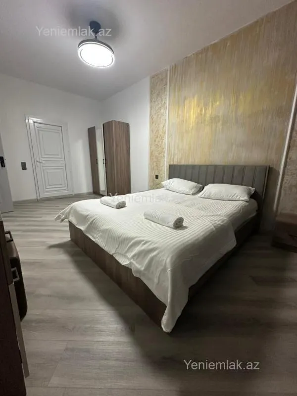 Satılır 8 otaqlı həyət evi 220 m²